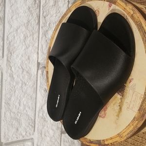 OKABASHI Black Cruise Slide Sandal 11